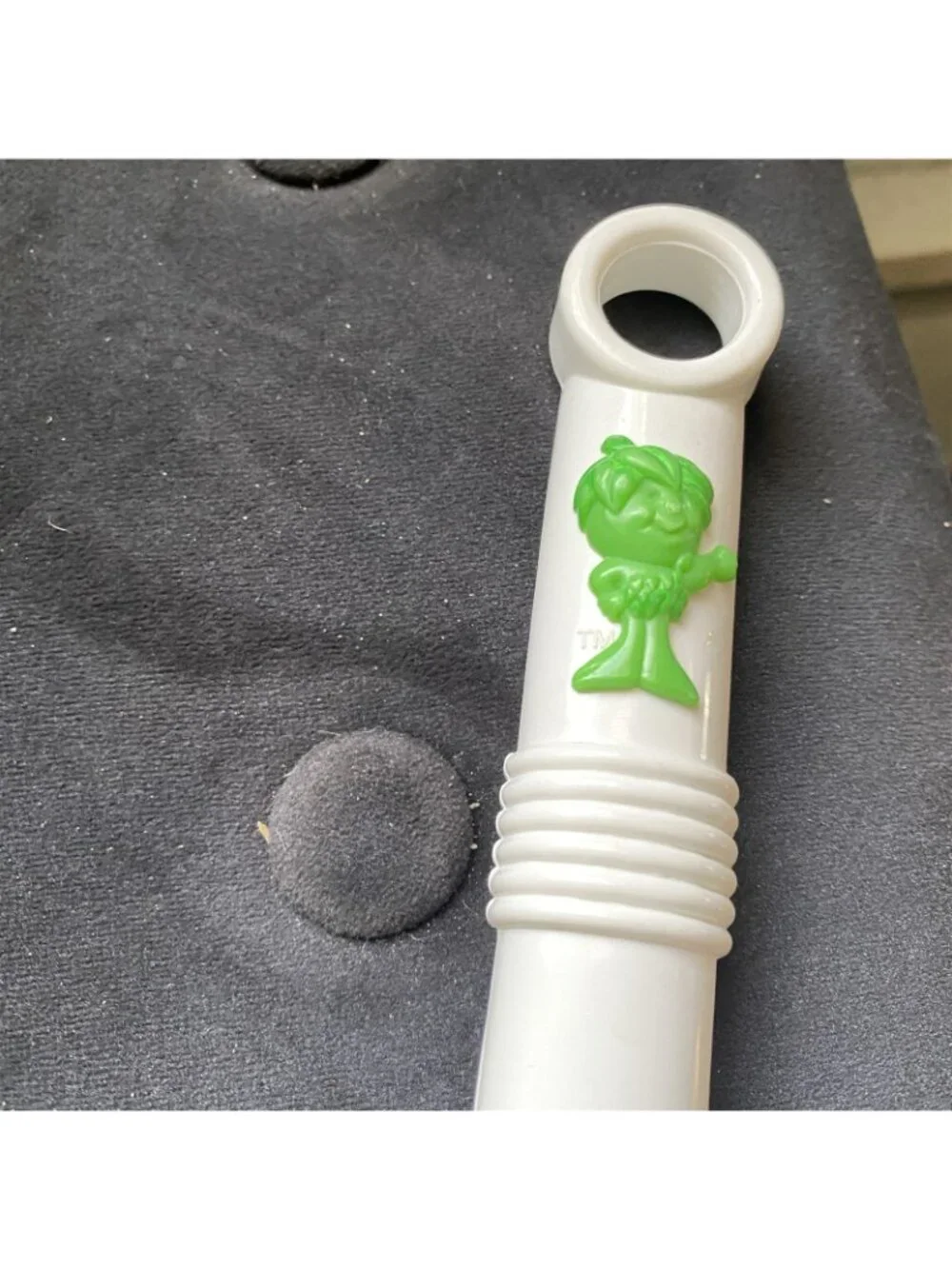 GREEN GIANT'S LITTLE SPROUT 1994 WHITE BASTING SPOON WITH GREEN SPROUT FIGURE